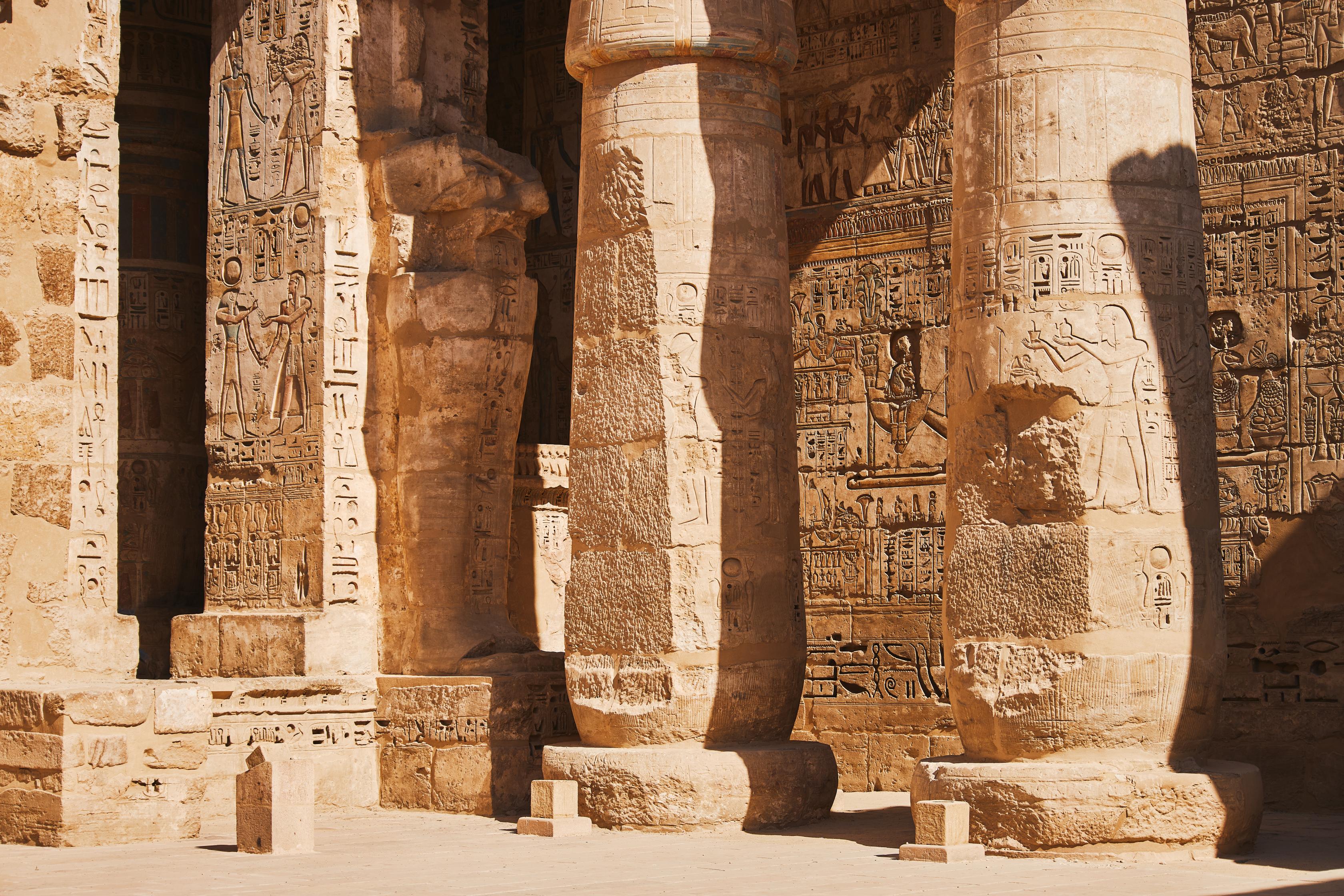 columns-with-egyptian-hieroglyphs